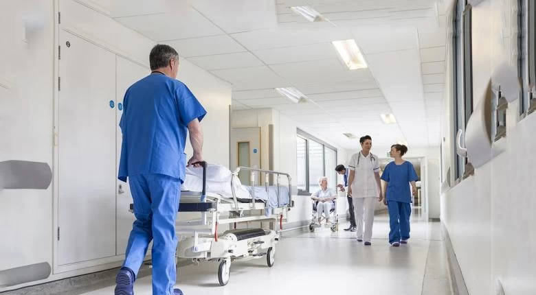 Αγγελωτός σταυρός μέσα στο νοσοκομείο Ιωαννίνων